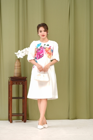 Đầm Suông In Hoa Chất Liệu Lụa Dày Trắng Swanlake - D12102LW01