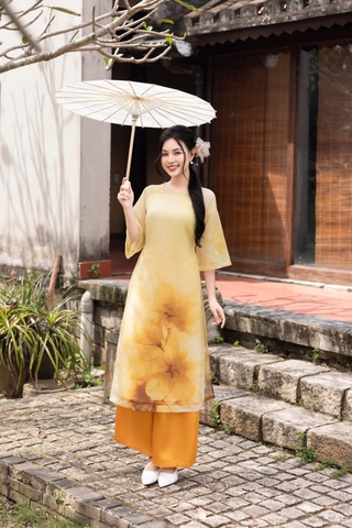 Áo Dài Xuân Chi Tà Kép Vải Tơ Lót Chiffon Swanlake Vàng - L12000LW01