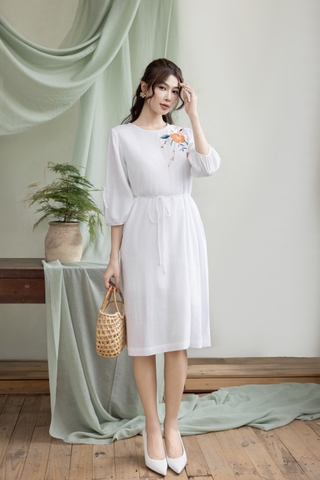 Swanlake | Váy Đầm Phom A Tay Lỡ Chất liệu Linen Thêu Hoa Phần Ngực Trái - D12369LW01