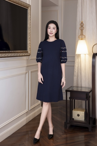 SWANLAKE | Váy Đầm Nữ Suông Vải Linen Tay Bí Lỡ Thêu Hoa Cổ Tròn Có Túi Công Sở Thanh Lịch D12768LW01