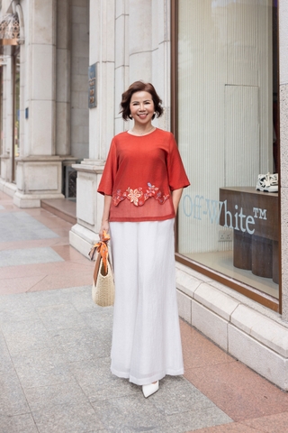 M COLLECTION | Áo Nữ Trung Niên Tặng Mẹ Bà Vải Lụa Hàn Phối Tơ Thêu Hoa Sang Trọng Tay Lỡ A12493