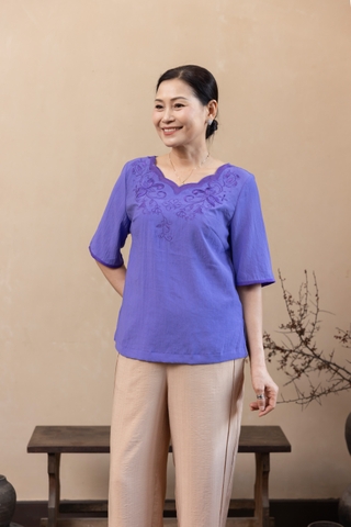 M Collection | Áo Kiểu Trung Niên Tặng Mẹ Cổ V Thêu Tiệp Đối Xứng Chất Liệu Tơ Cát - A12328LW01