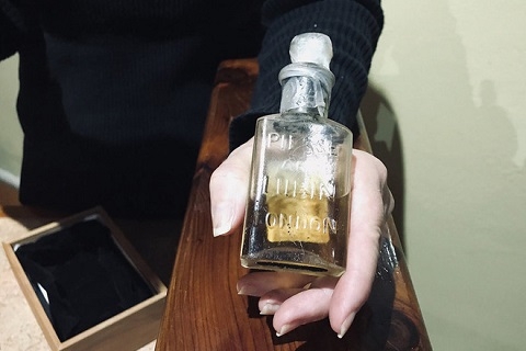 Hành trình phục dựng mùi hương cho lọ nước hoa bị chôn vùi 150 năm dưới đáy biển Bermuda