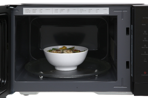 Lò vi sóng có nướng Panasonic NN-GT35NBYUE 24 lít