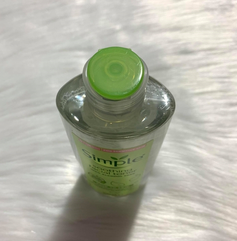 Nước Hoa Hồng Simple Soothing Facial Toner Simple 200ml ( Mẫu cũ )