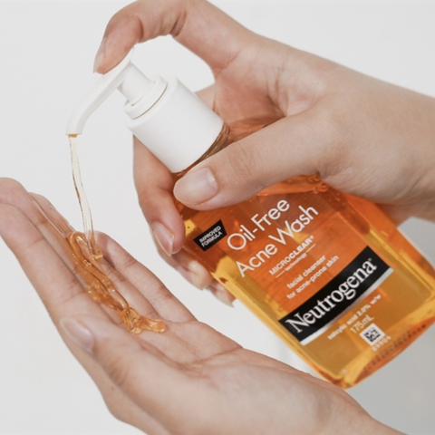 Sữa Rửa Mặt Neutrogena Oil-Free Acne Wash 175ml dành cho da dầu mụn