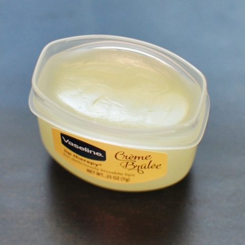 Sáp dưỡng môi Vaseline Lip Therapy 7g - Mỹ (3 màu: Xanh - Orginal, Vàng- Creme Brulee và Nâu - Cocoa Butter)