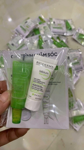 e583 - Set mẫu thử Bioderma size du lịch (gồm Gel rửa mặt 5ml và kem dưỡng 5ml)