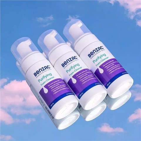 Bọt rửa mặt giúp làm sạch sâu cho da dầu mụn BENZAC Purifying Cleanser 130ml