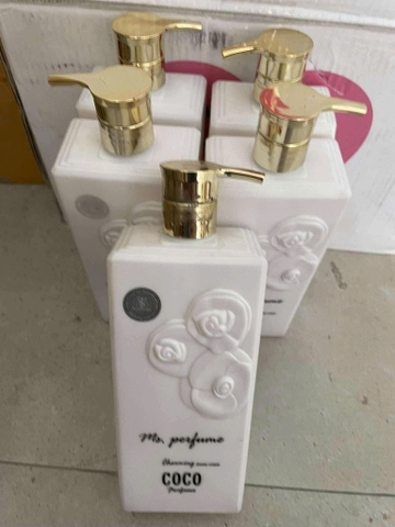 e739 - COCO Perfume - Sữa Tắm Trắng Da Ms. Perfume Charming Shower Cream 700ml
