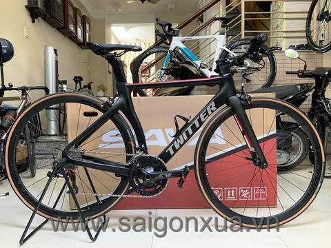 Xe đạp thể thao Road bike tay lái ngang TWITTER R3 - Khung full Carbon, groupsets Retrospec 11 LÍP. Màu Đen