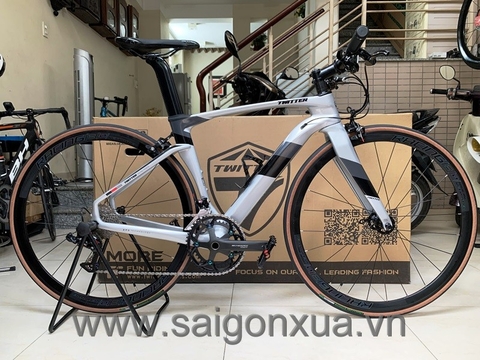 Xe đạp Road bike tay lái ngang TWITTER CYCLONE PRO - Khung full Carbon, groupsets Retrospec 11 LÍP. Màu Bạc (silver)