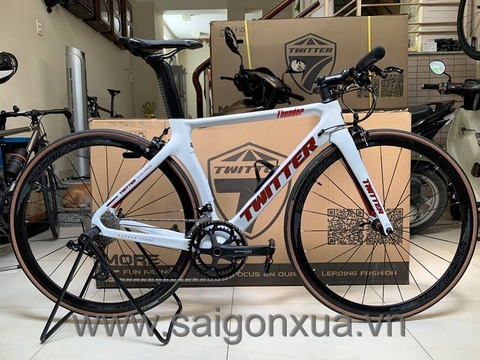 Xe đạp thể thao Road bike tay lái ngang TWITTER THUNDER 2022 - Khung full Carbon, groupsets Retrospec 11 LÍP. Màu Trắng