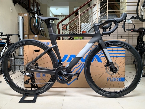 Xe đạp đua JAVA FUOCO DISC (2024) - Khung, vành full Carbon; group Shimano 105 R7120, 2 đĩa 12 líp . Màu Xám đen