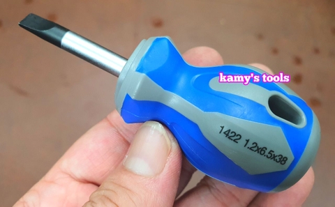 Tua vít dẹp lùn cán cao su Kingtony 6.5mm dài 38mm model 14226514