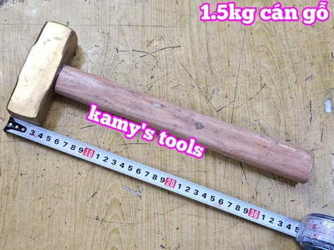 Búa đồng thau đầu vuông cán gỗ 1.5kg dài 340mm Kamytools KMT-562615