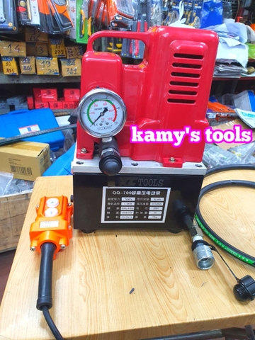 Bơm điện thủy lực qq-700 công suất 1.2kw công tắc bấm tay cao cấp trọng lượng nhẹ dễ mang đi
