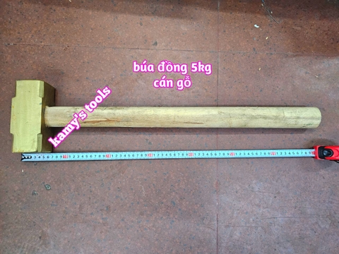 Búa đồng thau đầu vuông cán gỗ 5kg kamytools dài khoảng 700mm
