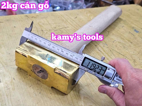 Búa đồng thau đầu vuông cán gỗ 2kg dài 380mm Kamytools KMT-562620