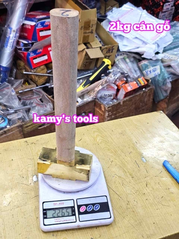 Búa đồng thau đầu vuông cán gỗ 2kg dài 380mm Kamytools KMT-562620
