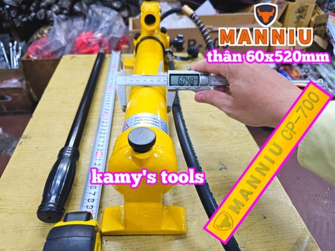 Bơm tay thủy lực Manniu CP-700 thân 60x520mm dung tích 700cc