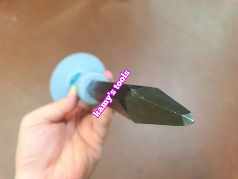 Đục bê tông nhọn có tay cầm bảo vệ 305mm đường kính 19mm Total THT4221216