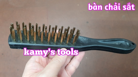 Bàn chải sắt cán nhựa cứng màu đen dài 240mm