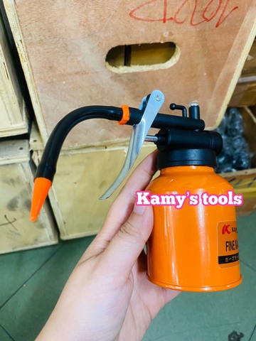 Bình xịt dầu nhớt vòi mềm 250gr Kapusi vòi mềm điều chỉnh được K-1051