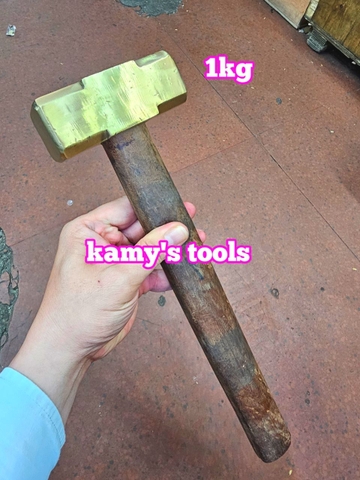 Búa đồng thau đầu vuông cán gỗ 1kg kamytools
