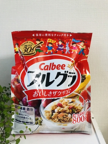NGŨ CÔC TRÁI CÂY CALBEE 800G