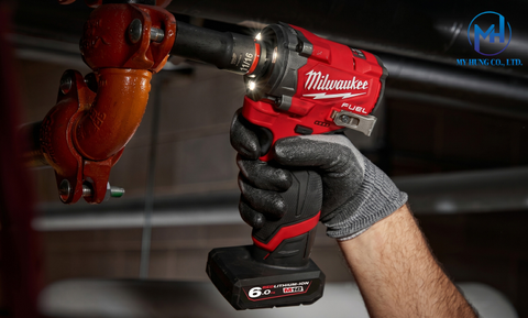 Máy siết bu lông dùng pin loại nào tốt cho không gian hẹp - Milwaukee M12 FIW2F12