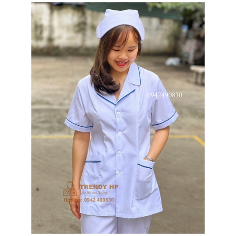 Bộ quần áo blouse trắng có viền xanh túi chéo Hàn Quốc nữ cộc tay cho điều dưỡng, dược sỹ, y sỹ, y tá, thẩm mỹ viện