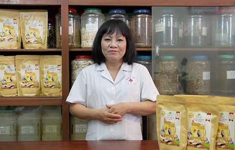 Ngũ cốc lợi sữa thảo mộc Queen Milk: Bí quyết gọi sữa về dồi dào cho mẹ sau