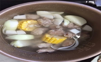 Cách nấu nước DAISHI cho bé từ nước xương