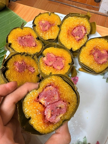 Bánh tét gấc chuối 600g