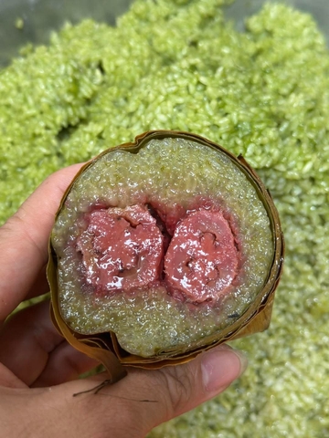 Bánh tét lá dứa chuối 600g