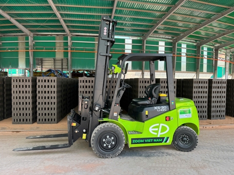 Giải Pháp Xe Nâng Cho Kho Vận: Xu Hướng Sử Dụng Xe Nâng Điện