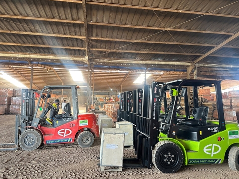 Bảo hành xe nâng điện tại chỗ hay mang về hãng: Nên chọn gì?