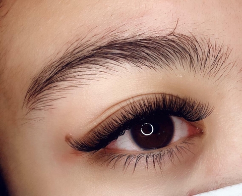 Địa chỉ nối mi Chùm TpHCM miễn phí dặm mi trong 3-5 ngày đầu