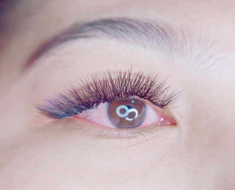 Nối mi 3D cho người mắt lồi hợp không? Vì sao?