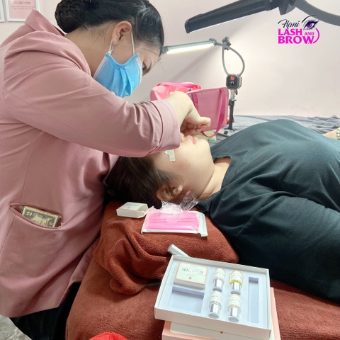 Nối mi Hàn Quốc hợp với người mắt lé không?