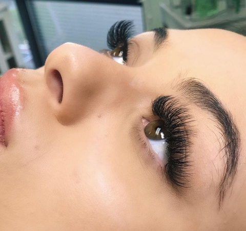 Nối mi kiểu Babydoll vệ sinh kỹ, tránh viêm bờ mí