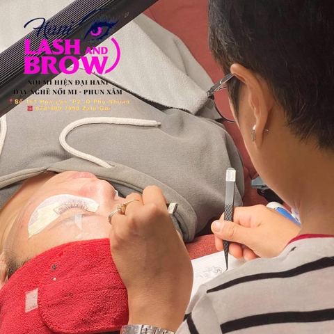 Học nghề nối mi cho mẹ bỉm sữa kinh tế khó khăn, tới đâu?