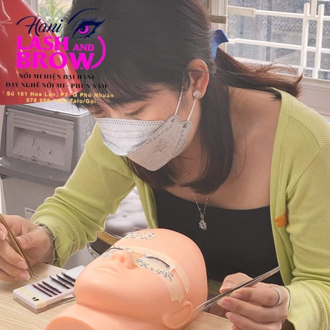 Dạy nối mi cơ bản có phòng thực hành riêng, nên đăng ký sớm