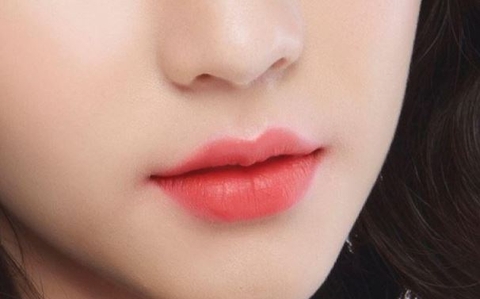 Xăm môi màu đỏ cam có thể gặp phải những vấn đề gì? Xem ngay