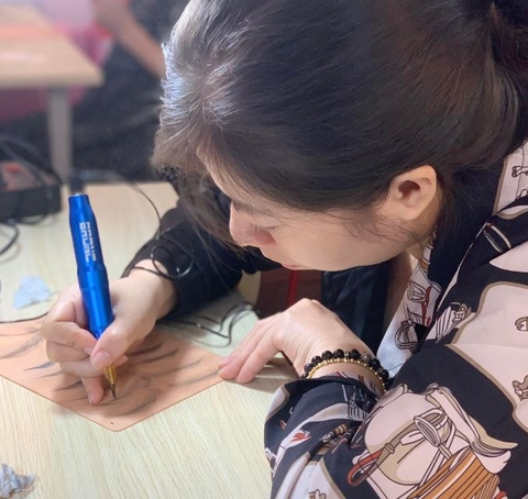 Phụ kiện phun xăm bao gồm những gì? Mua ở đâu? Xem ngay!