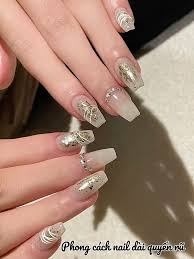 10+ Mẫu Nails Ẩn Kim Tuyến Sang Chảnh Phù Hợp Với Mọi Dịp Lễ Hội