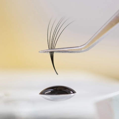 Keo nối mi bị khô do đâu? Bật mí cách làm tan keo nối mi