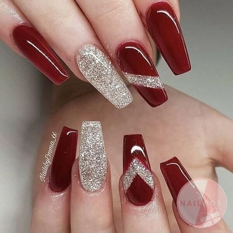 Kỹ Thuật Ẩn Kim Tuyến Nail: Bí Kíp Cho Móng Tay Thanh Lịch Và Ấn Tượng