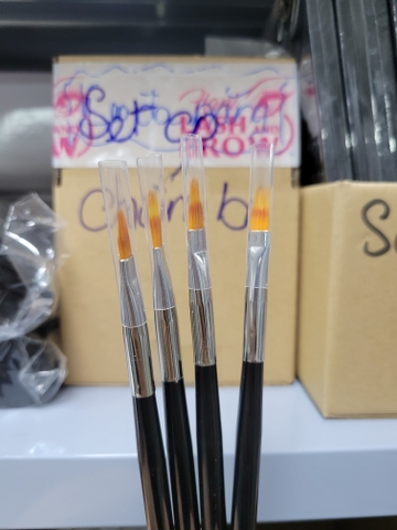 Cọ ombre dẹt đầu cán nhựa đen